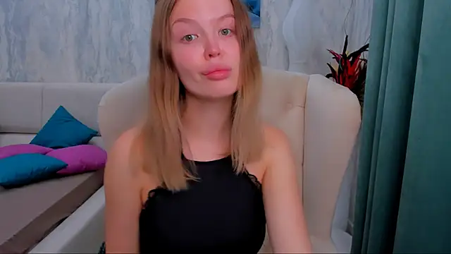 Snapshot of LaurennHill chatting on 19, 9, 2025 LaurennHill online show from 19, 9, 2025