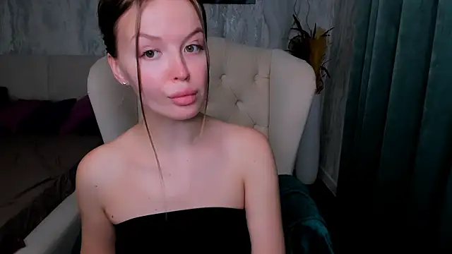 Snapshot of LaurennHill chatting on 13, 10, 2025 LaurennHill online show from 13, 10, 2025
