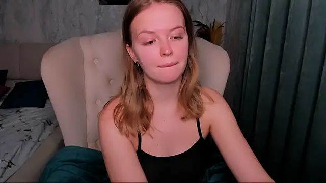 Snapshot of LaurennHill chatting on 25, 10, 2025 LaurennHill online show from 25, 10, 2025