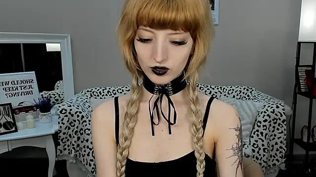 MistyMarlo online show from 9, 5, 2026