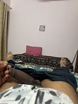 Snapshot of tonedcut_6 chatting on 22, 10, 2025 tonedcut 6 online show from 22, 10, 2025