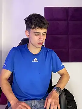 Snapshot of AdrianRinaldi chatting on 18, 9, 2025 AdrianRinaldi online show from 18, 9, 2025