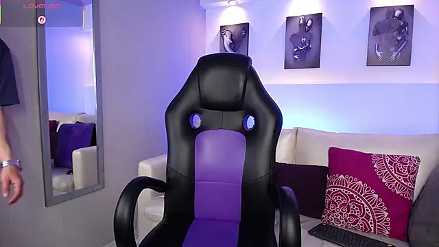 Snapshot of AdrianRinaldi chatting on 19, 9, 2025 AdrianRinaldi online show from 19, 9, 2025