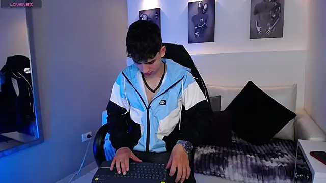 Snapshot of AdrianRinaldi chatting on 23, 9, 2025 AdrianRinaldi online show from 23, 9, 2025