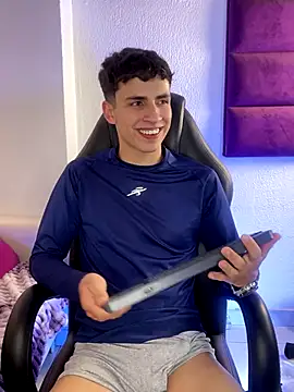 Snapshot of AdrianRinaldi chatting on 28, 9, 2025 AdrianRinaldi online show from 28, 9, 2025