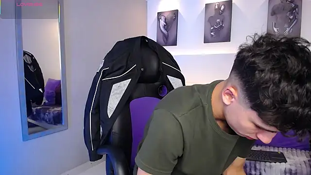 Snapshot of AdrianRinaldi chatting on 3, 10, 2025 AdrianRinaldi online show from 3, 10, 2025