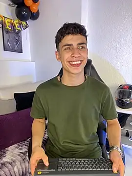 Snapshot of AdrianRinaldi chatting on 7, 10, 2025 AdrianRinaldi online show from 7, 10, 2025