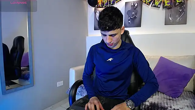 Snapshot of AdrianRinaldi chatting on 13, 10, 2025 AdrianRinaldi online show from 13, 10, 2025