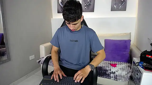 Snapshot of AdrianRinaldi chatting on 15, 10, 2025 AdrianRinaldi online show from 15, 10, 2025