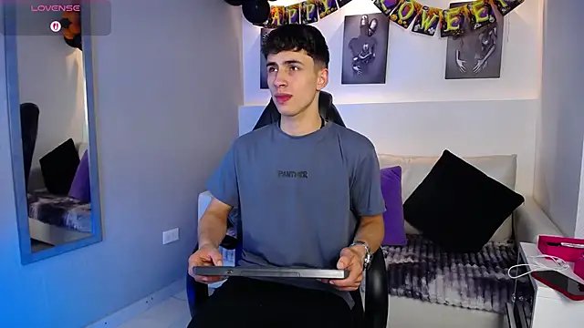 Snapshot of AdrianRinaldi chatting on 16, 10, 2025 AdrianRinaldi online show from 16, 10, 2025