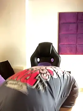 Snapshot of AdrianRinaldi chatting on 27, 10, 2025 AdrianRinaldi online show from 27, 10, 2025