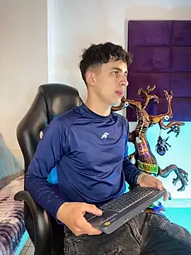 Snapshot of AdrianRinaldi chatting on 29, 10, 2025 AdrianRinaldi online show from 29, 10, 2025