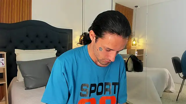 Hisoka 011 online show from 15, 10, 2025