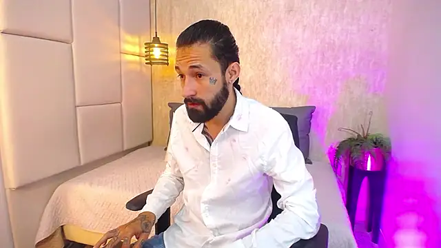 Snapshot of Hisoka_011 chatting on 1, 3, 2026 Hisoka 011 online show from 1, 3, 2026