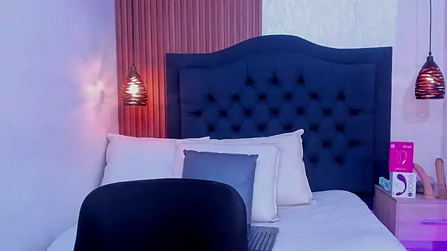 Snapshot of Hisoka_011 chatting on 4, 4, 2026 Hisoka 011 online show from 4, 4, 2026