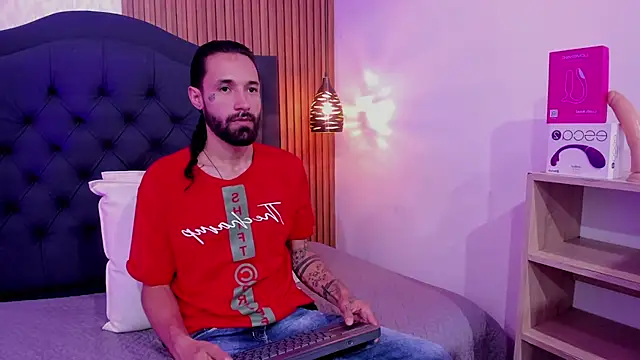 Snapshot of Hisoka_011 chatting on 7, 4, 2026 Hisoka 011 online show from 7, 4, 2026