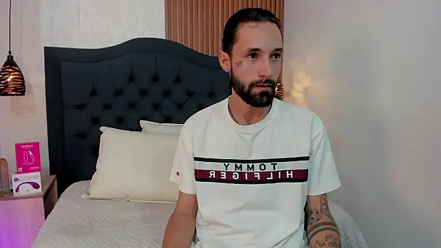 Snapshot of Hisoka_011 chatting on 9, 4, 2026 Hisoka 011 online show from 9, 4, 2026