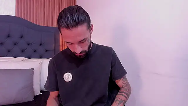 Snapshot of Hisoka_011 chatting on 10, 4, 2026 Hisoka 011 online show from 10, 4, 2026