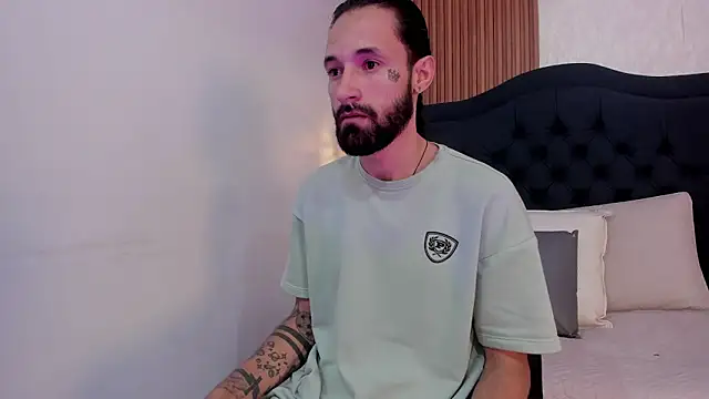 Snapshot of Hisoka_011 chatting on 14, 4, 2026 Hisoka 011 online show from 14, 4, 2026