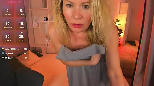Julia Giulia online show from 4, 5, 2026