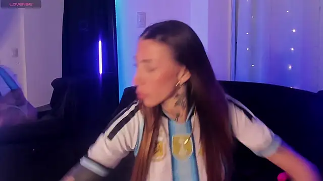 GiaJamess online show from 13, 5, 2026