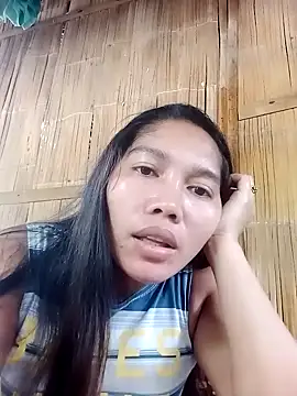 Snapshot of prettymom35 chatting on 27, 10, 2025 prettymom35 online show from 27, 10, 2025