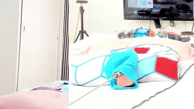 Snapshot of Alani_Queen chatting on 19, 10, 2025 Alani Queen online show from 19, 10, 2025