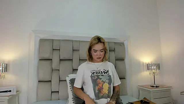 Snapshot of frehia_dimou chatting on 19, 2, 2026 frehia dimou online show from 19, 2, 2026