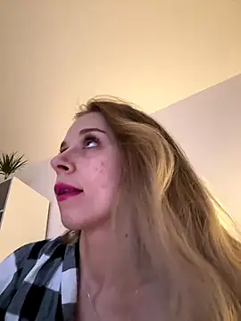 Snapshot of BabyAnais chatting on 28, 10, 2025 BabyAnais online show from 28, 10, 2025