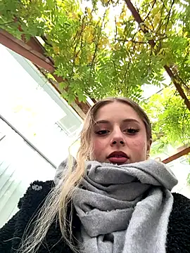 Snapshot of BabyAnais chatting on 13, 11, 2025 BabyAnais online show from 13, 11, 2025