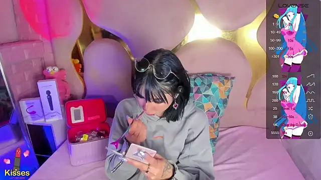 Snapshot of Niina_Sissy chatting on 5, 3, 2026 Niina Sissy online show from 5, 3, 2026