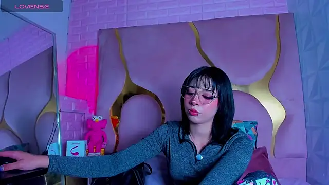 Snapshot of Niina_Sissy chatting on 29, 3, 2026 Niina Sissy online show from 29, 3, 2026