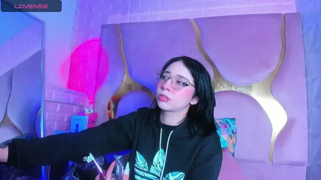 Snapshot of Niina_Sissy chatting on 10, 4, 2026 Niina Sissy online show from 10, 4, 2026