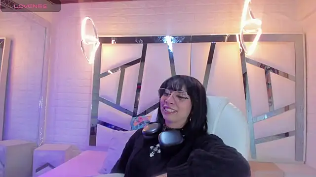 Niina Sissy online show from 4, 5, 2026