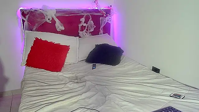 Snapshot of Lizz_Milf chatting on 23, 10, 2025 Lizz Milf online show from 23, 10, 2025