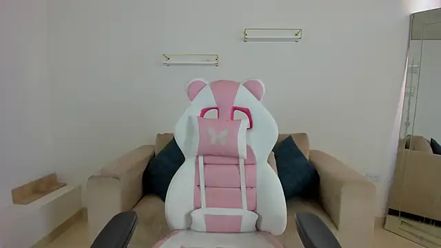 Snapshot of april_smiith chatting on 4, 11, 2025 april smiith online show from 4, 11, 2025