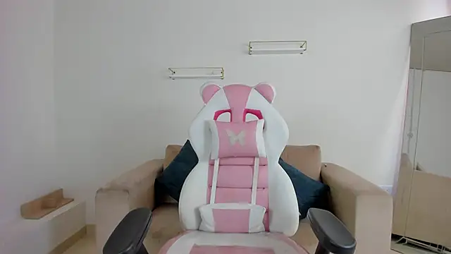 Snapshot of april_smiith chatting on 18, 11, 2025 april smiith online show from 18, 11, 2025