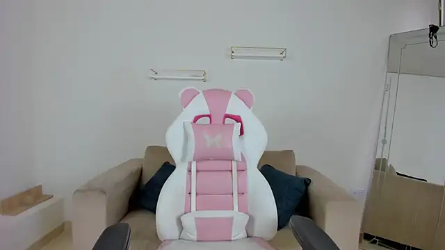 Snapshot of april_smiith chatting on 28, 11, 2025 april smiith online show from 28, 11, 2025