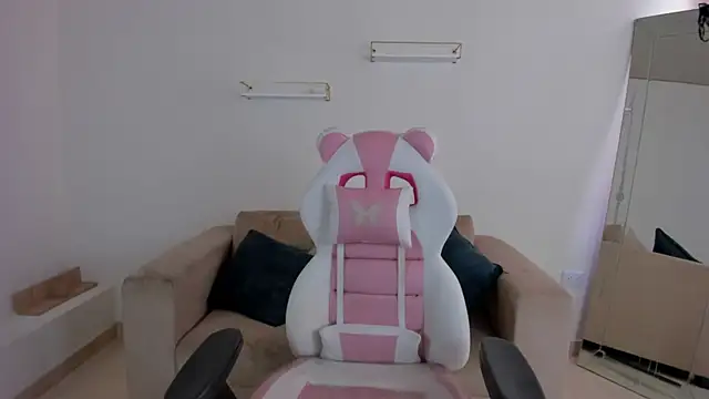 Snapshot of april_smiith chatting on 1, 12, 2025 april smiith online show from 1, 12, 2025