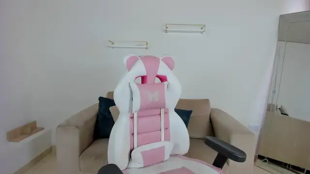 Snapshot of april_smiith chatting on 4, 12, 2025 april smiith online show from 4, 12, 2025