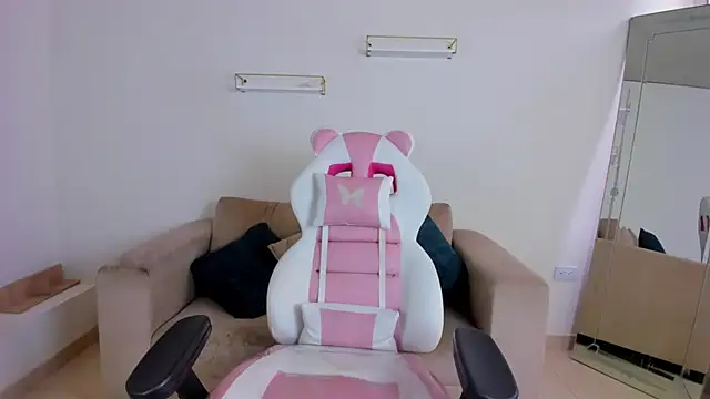 Snapshot of april_smiith chatting on 20, 12, 2025 april smiith online show from 20, 12, 2025