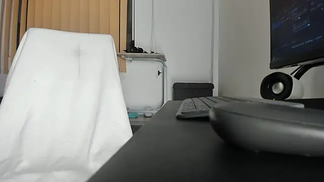 Snapshot of zincky2006 chatting on 5, 3, 2026 zincky2006 online show from 5, 3, 2026