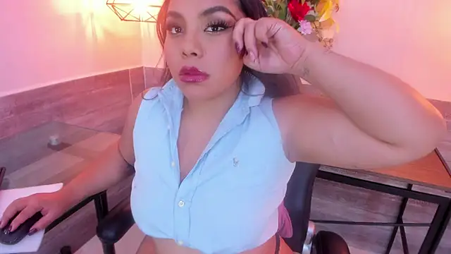 Snapshot of MiaMoxxy chatting on 1, 11, 2025 MiaMoxxy online show from 1, 11, 2025