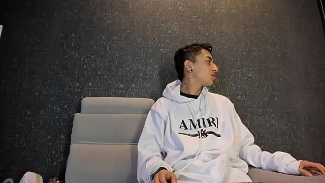 Snapshot of NickandAbby_ chatting on 19, 12, 2025 NickandAbby online show from 19, 12, 2025