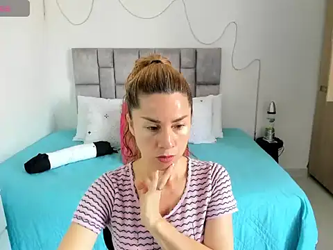 Snapshot of angie_blondies chatting on 25, 9, 2025 angie blondies online show from 25, 9, 2025