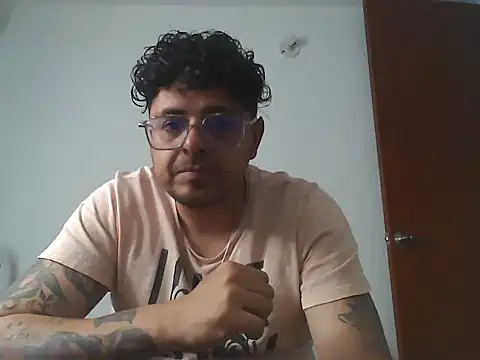 Snapshot of karim_nassar chatting on 20, 9, 2025 karim nassar online show from 20, 9, 2025