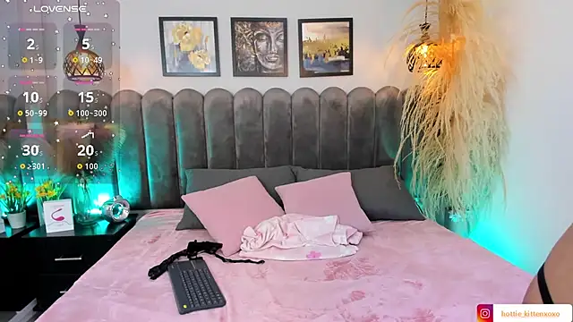 Snapshot of Viollet_xoxo chatting on 4, 10, 2025 Viollet xoxo online show from 4, 10, 2025