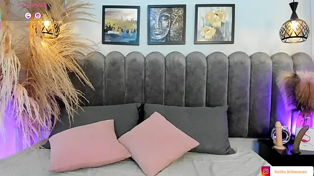 Snapshot of Viollet_xoxo chatting on 14, 10, 2025 Viollet xoxo online show from 14, 10, 2025