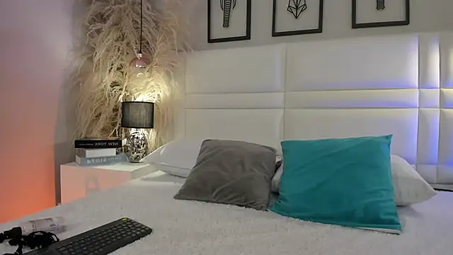 Viollet xoxo online show from 5, 12, 2025