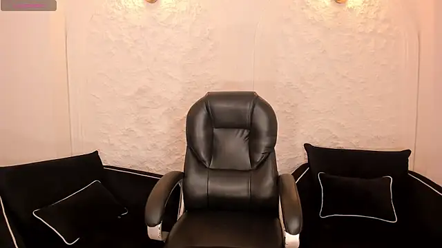 MiaLaurence online show from 29, 4, 2026